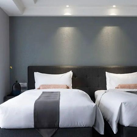 Holz Hotel Shenyang Bagian luar foto
