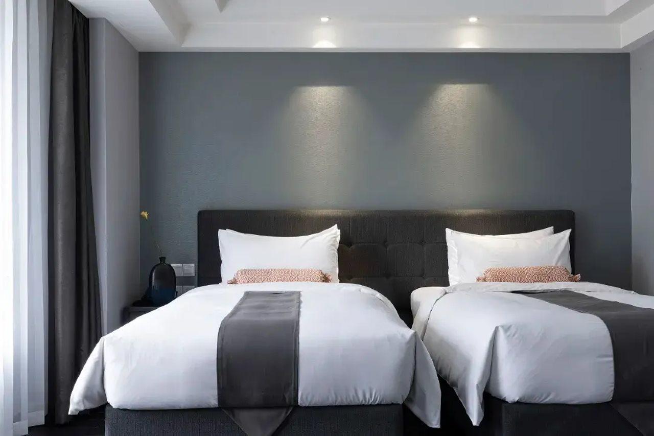 Holz Hotel Shenyang Bagian luar foto