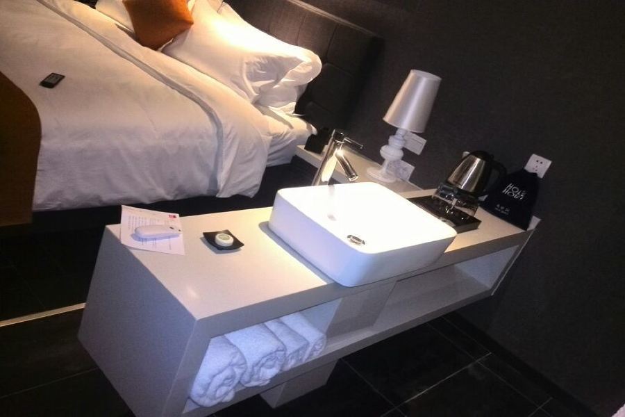 Holz Hotel Shenyang Bagian luar foto